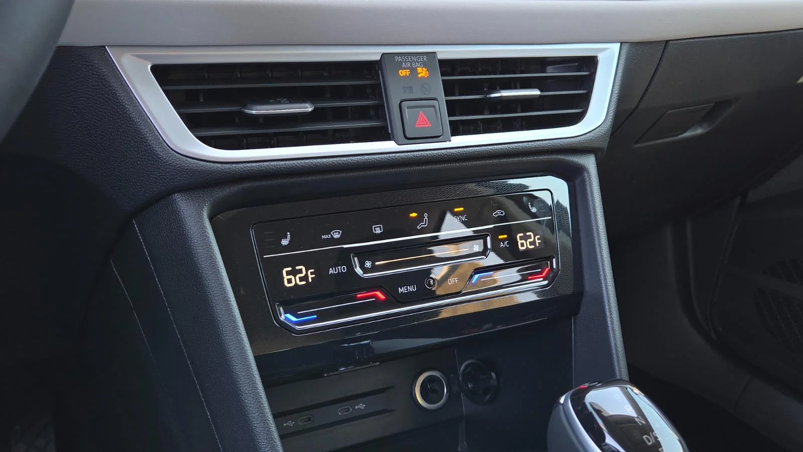 2025 Volkswagen Taos SE - Photo 32