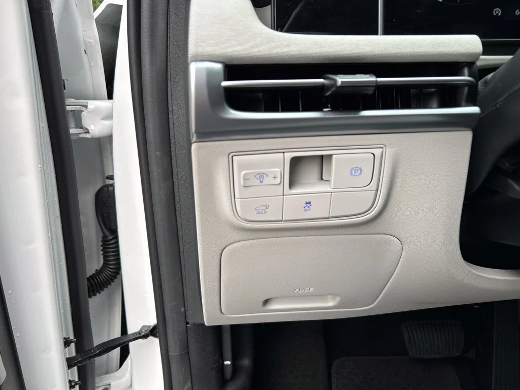 Used 2025 White Hyundai Limited image 25