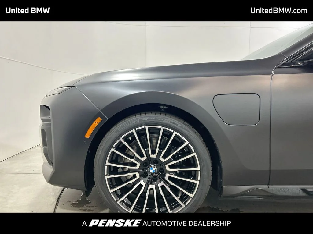 2026 BMW 7 Series 750e - Photo 10
