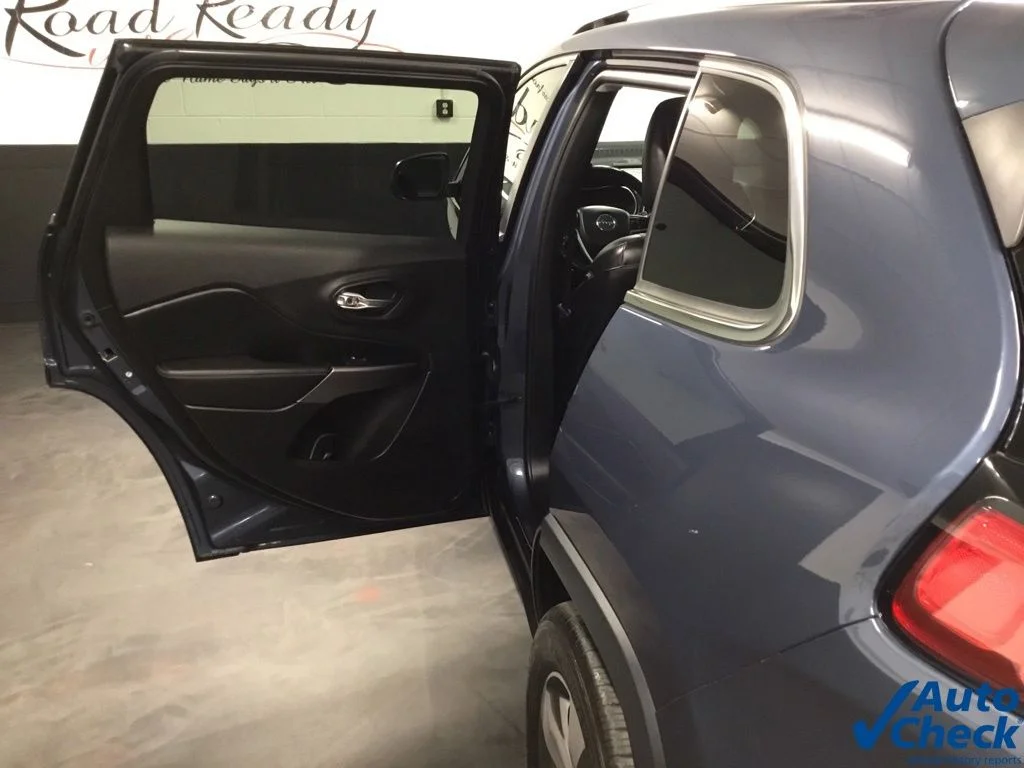 Used 2019 Blue Jeep Limited image 26