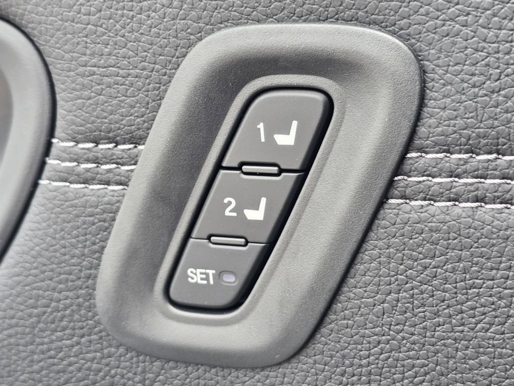 New 2026 Sonic Gray Pearl Honda Touring image 16