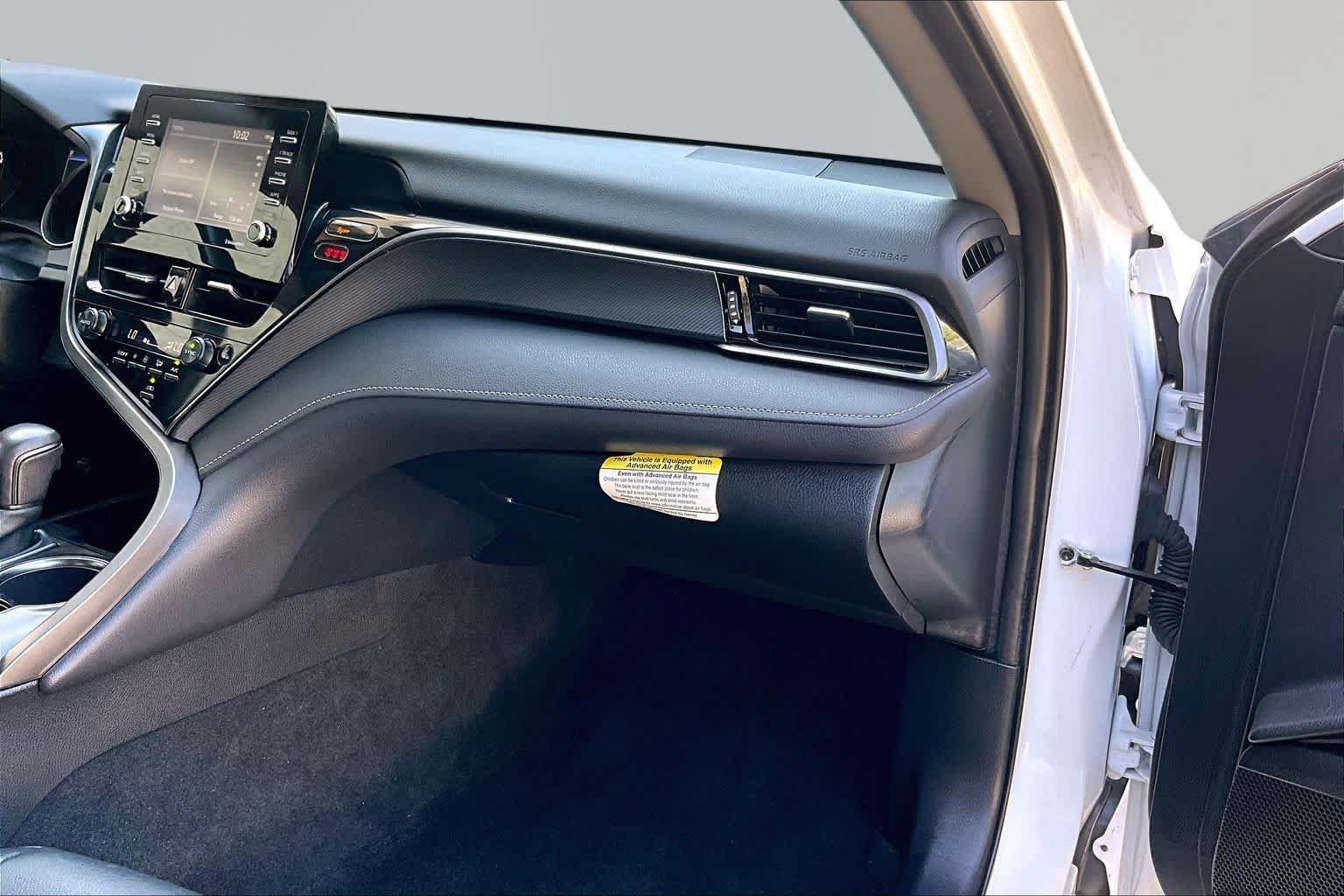 Used 2022 White Toyota SE image 19