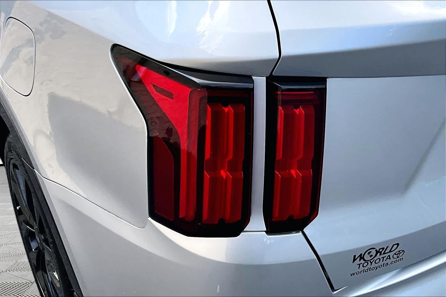 Used 2021 Sparkling Silver Kia SX image 29
