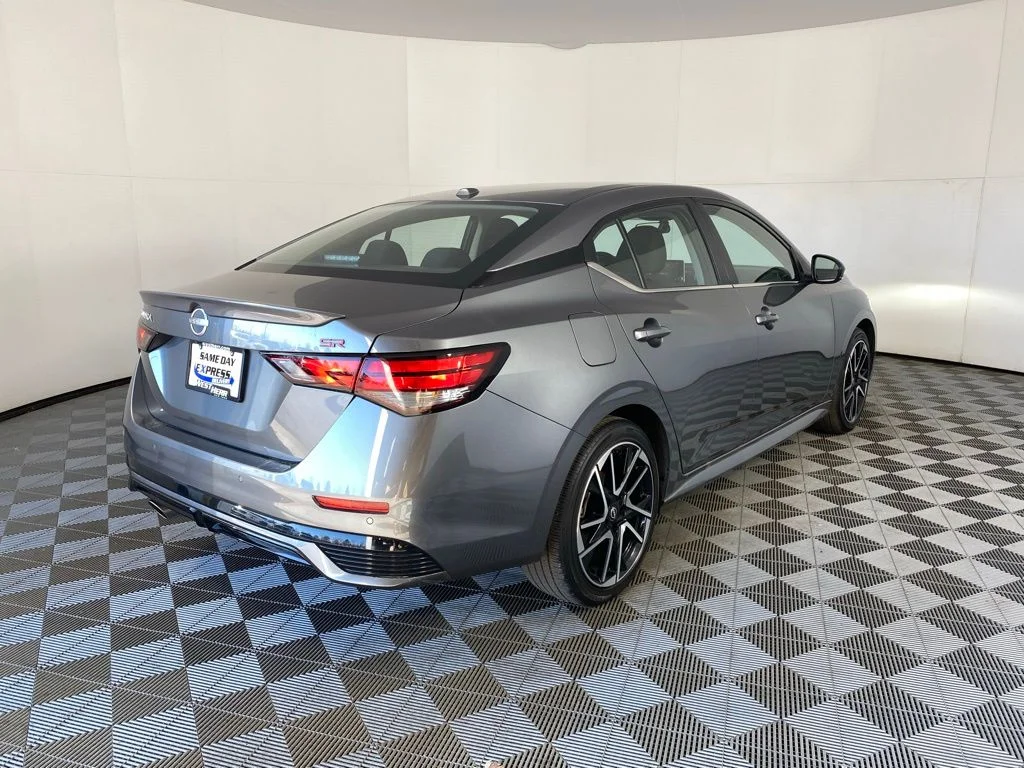 Used 2025 Gray Nissan SR image 4