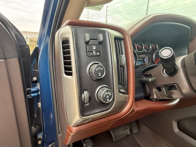 Used 2017 Deep Ocean Blue Metallic Chevrolet High Country image 17