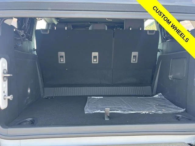 2025 Ford Bronco 4-Door Base - Photo 9