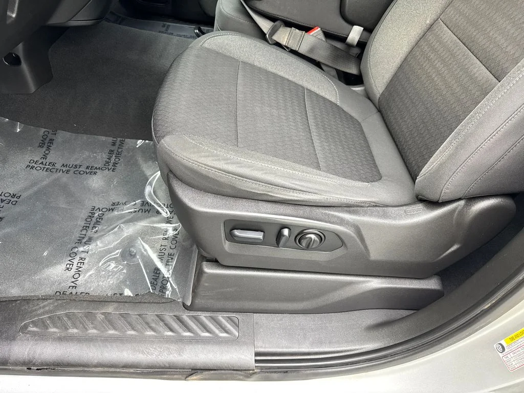 Used 2022 Silver Chevrolet Custom image 25