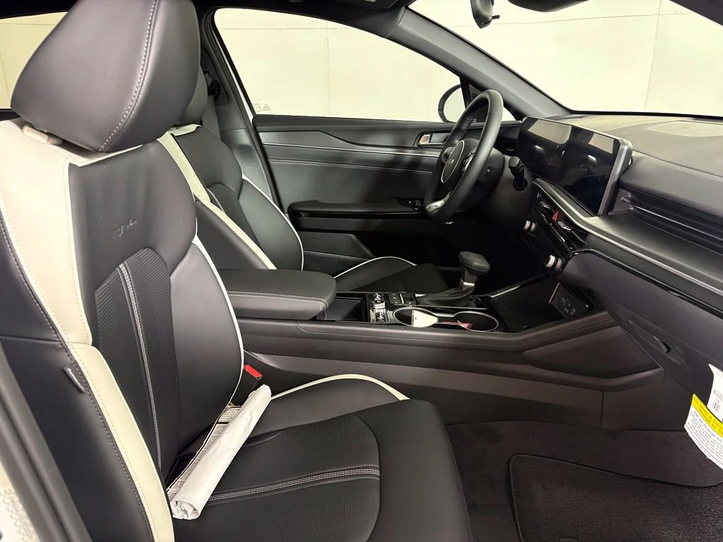 New 2027 White Kia GT-Line image 14