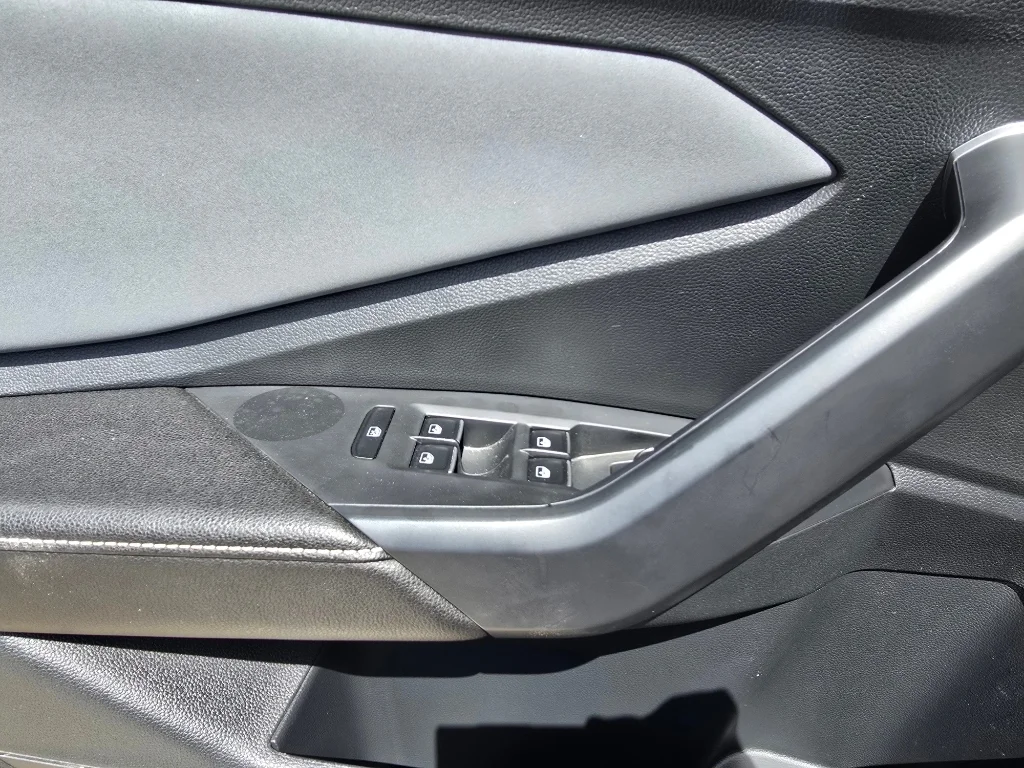 Used 2025 Gray Volkswagen SE image 19