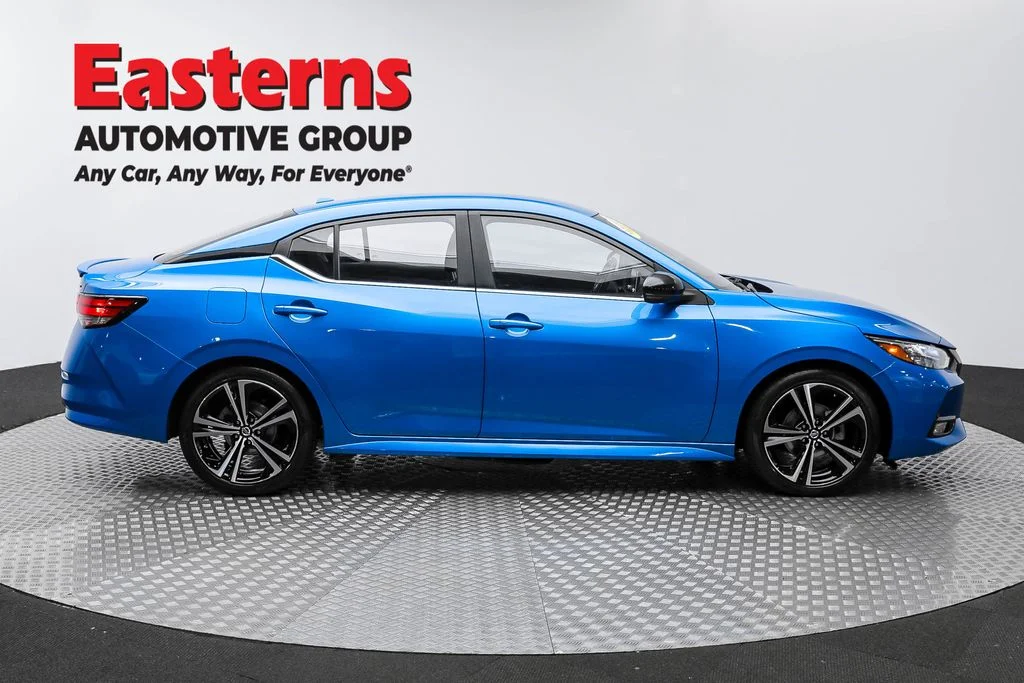 Used 2023 Blue Nissan SR image 4