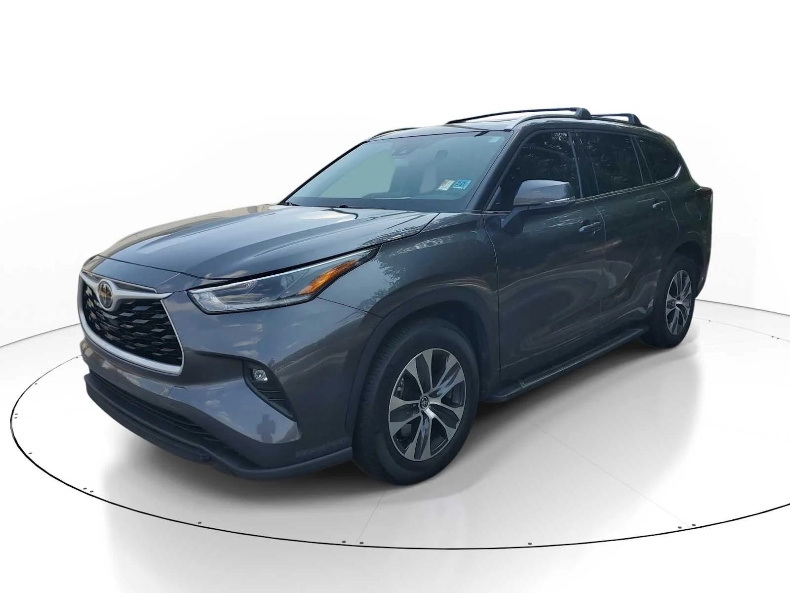 Used 2021 Magnetic Gray Metallic Toyota XLE image 3