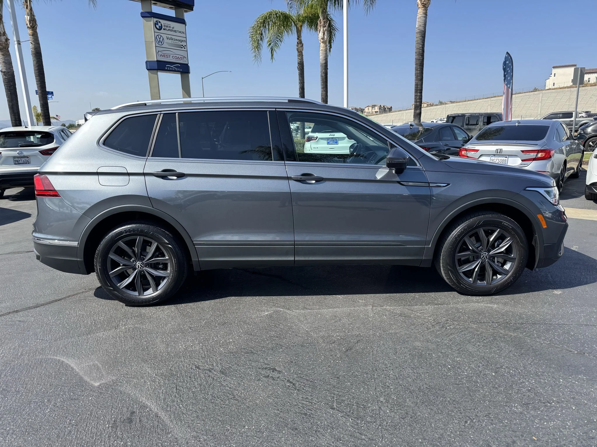 Used 2023 Platinum Gray Metallic Volkswagen SE image 10