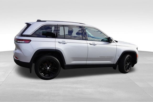 Certified Used 2022 Silver Jeep Limited image 4