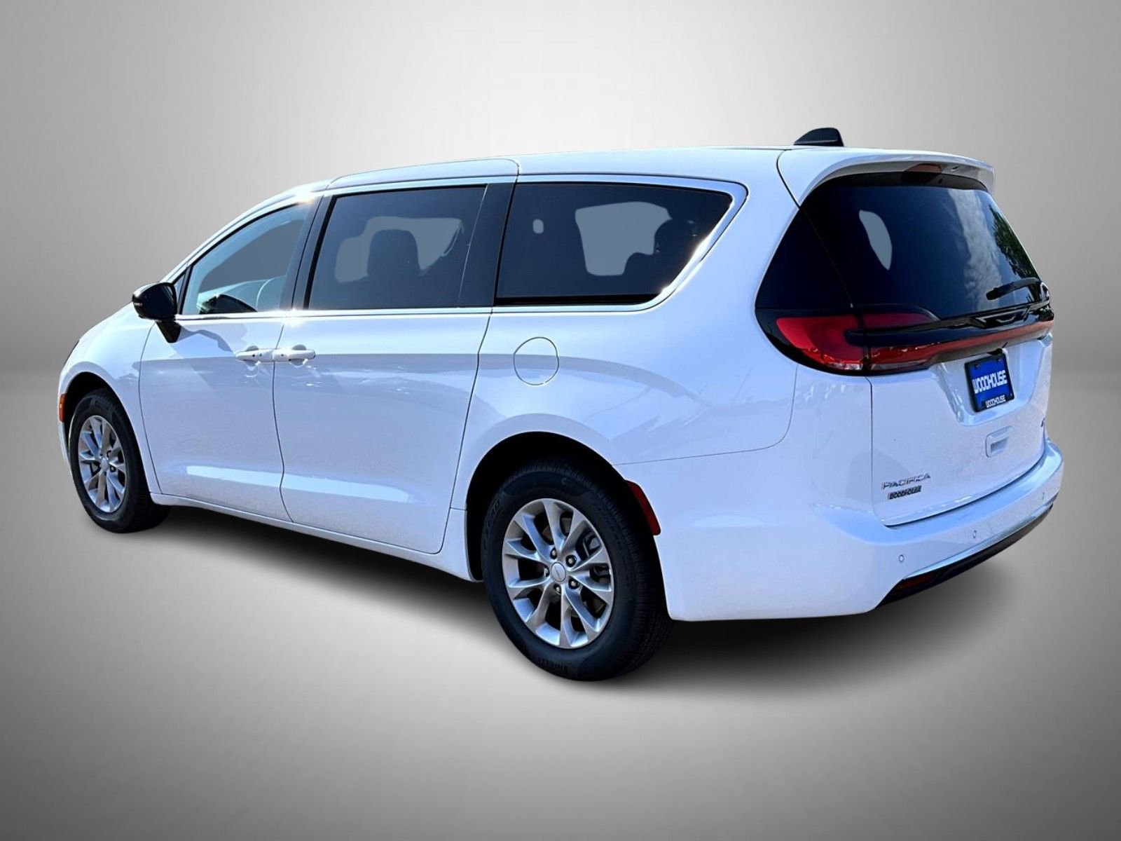 New 2027 Bright White Clear-Coat Exterior Paint Chrysler Select image 7