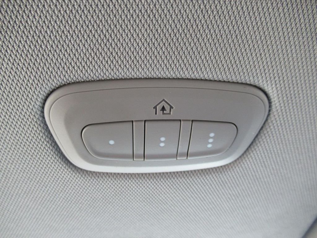 Used 2022 White Jeep Series II image 30