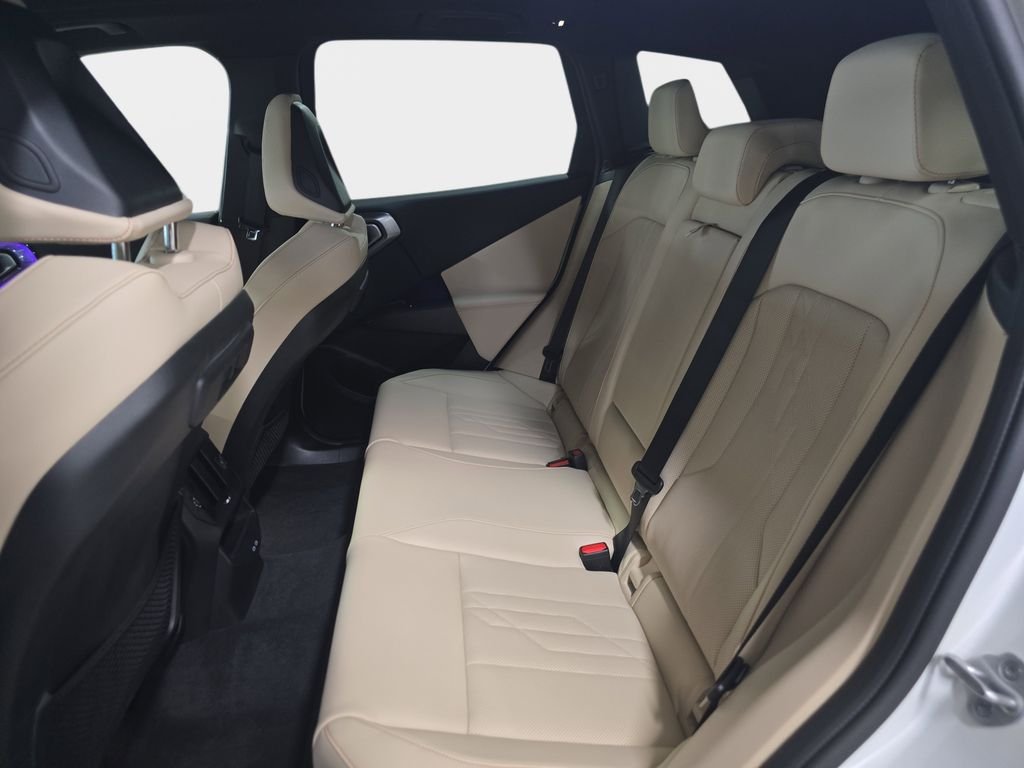 Used 2026 Mineral White Metallic BMW 30 xDrive image 14