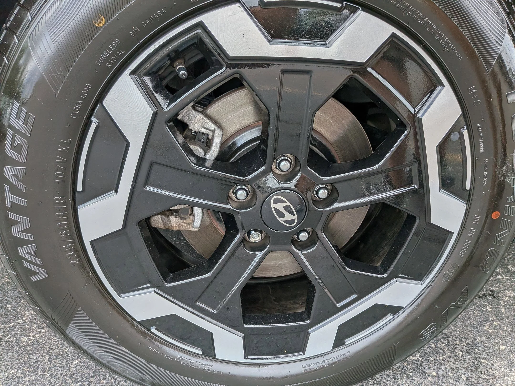 Used 2025 Shimmering Silver Pearl Hyundai SEL image 27