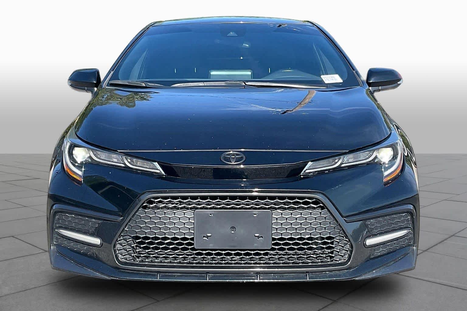 Used 2022 Black Sand Pearl Toyota SE image 4