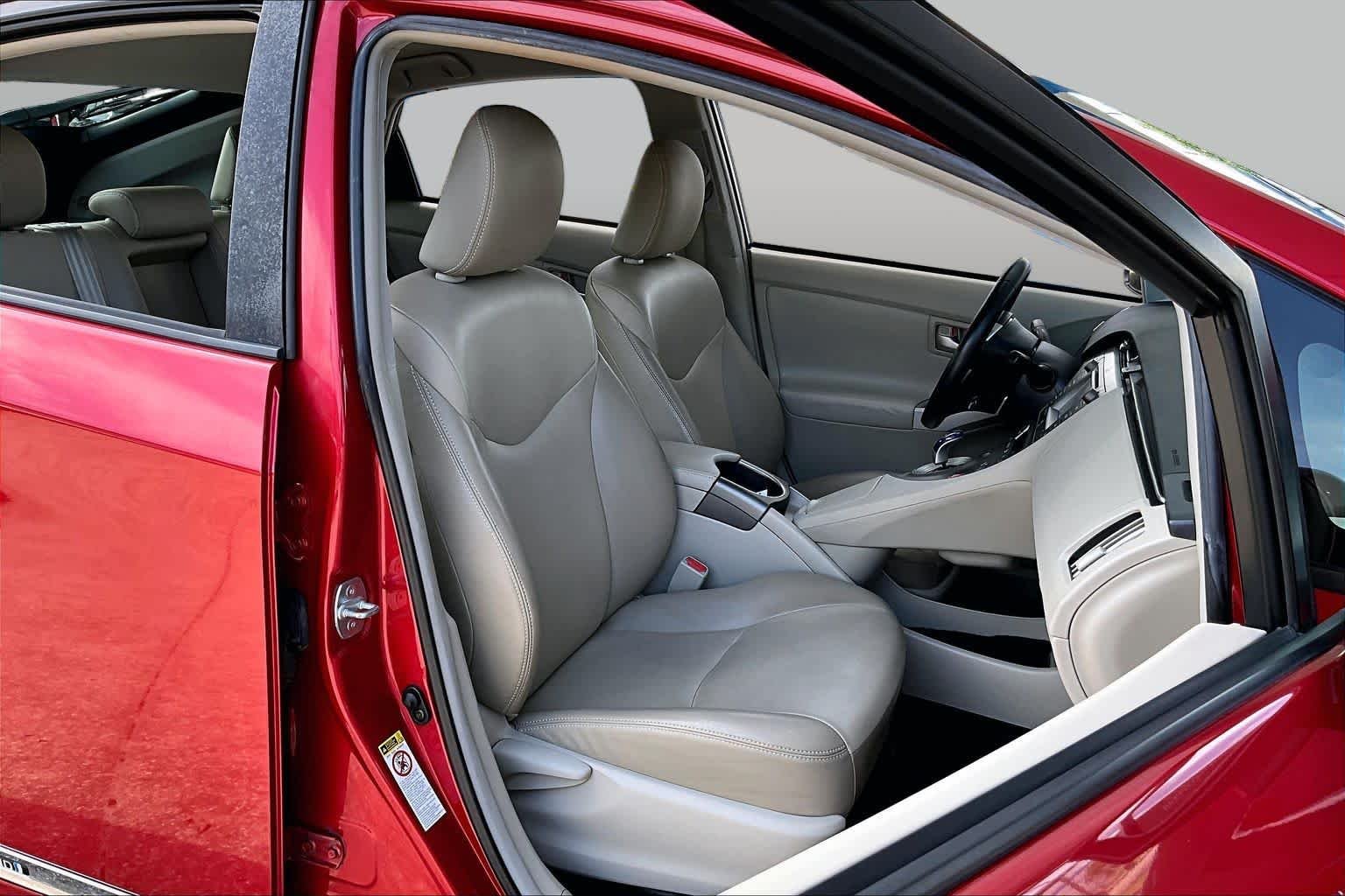 Used 2015 Barcelona Red Metallic Toyota Four image 9