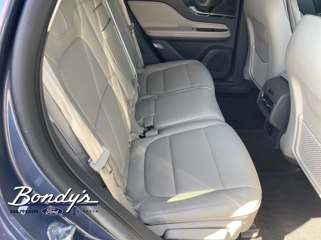 Used 2022 Blue Metallic Lincoln Standard image 16
