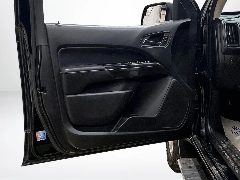 Used 2016 Black GMC SLT image 25