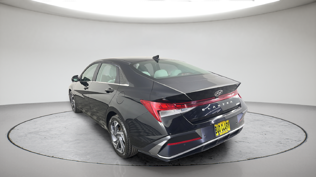 2024 Hyundai Elantra Limited - Photo 11