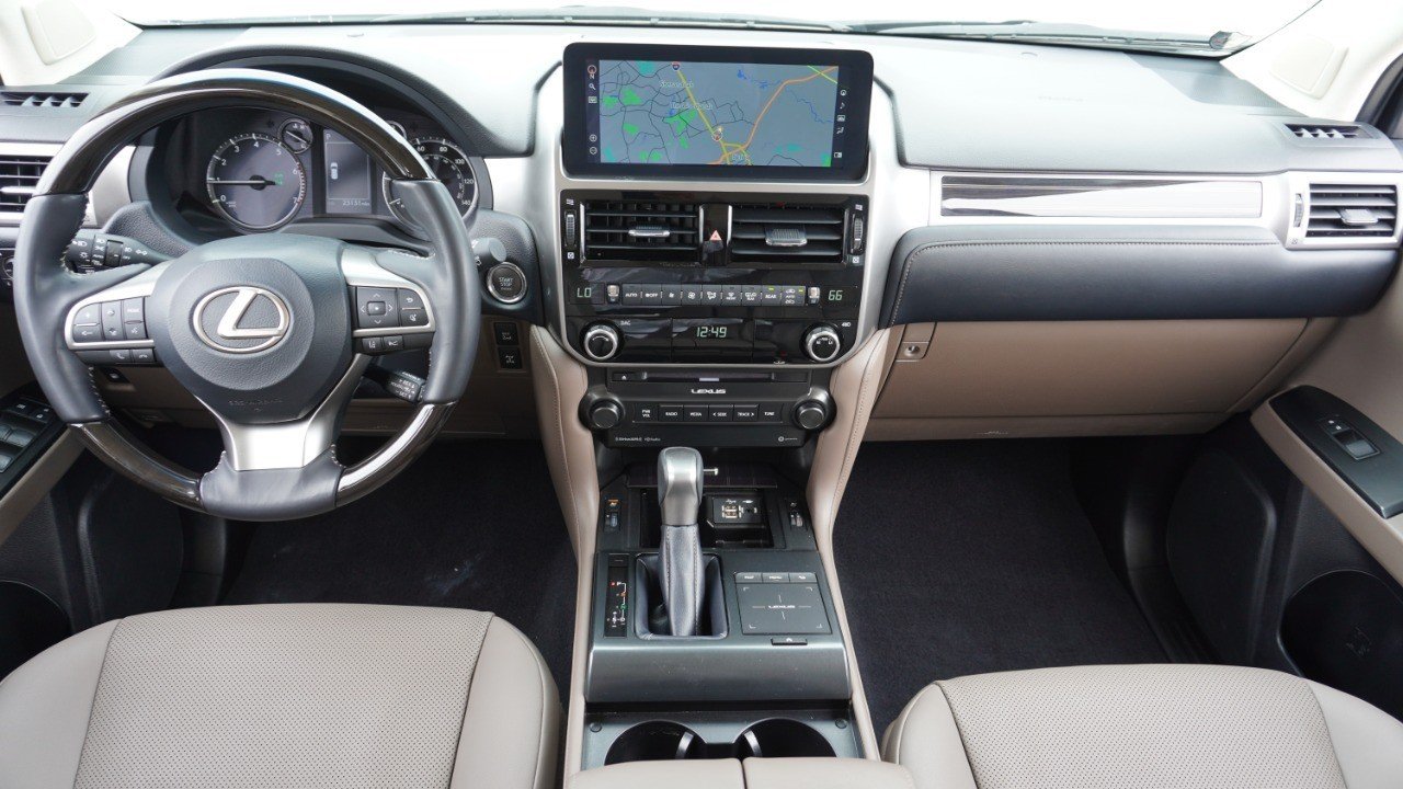 Certified Used 2023 EMINENT WHITE PEARL Lexus GX 460 Premium image 29