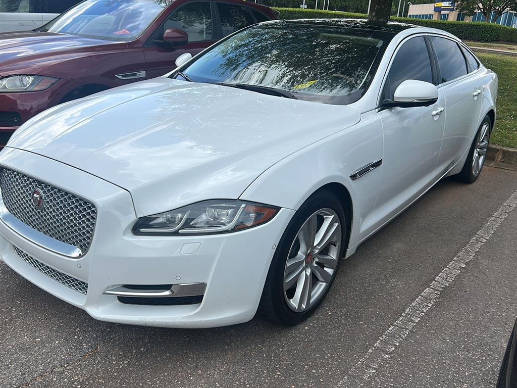 Used 2018 Fuji White Jaguar XJL Portfolio image 3