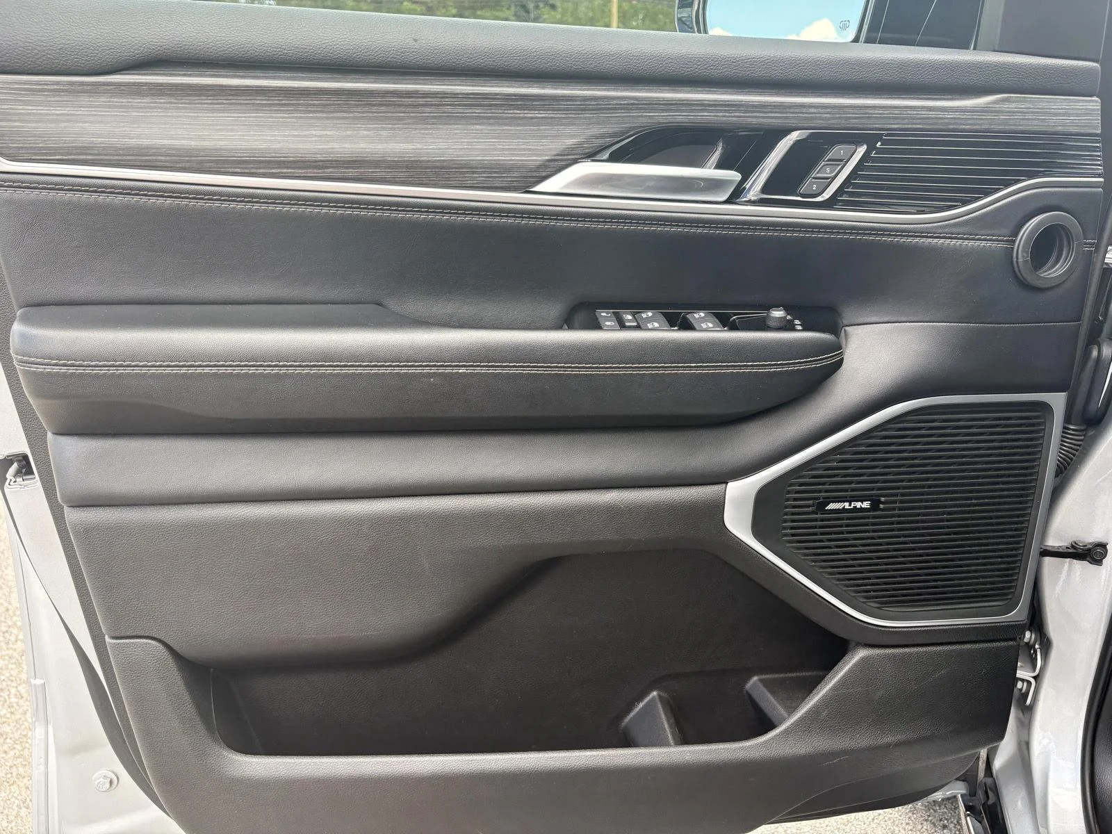 Used 2024 Baltic Gray Metallic Clearcoat Jeep Series II image 28