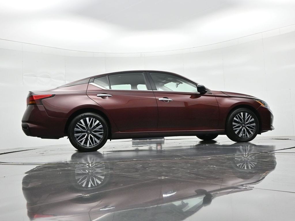 Used 2025 Garnet Pearl Nissan SV FWD image 21