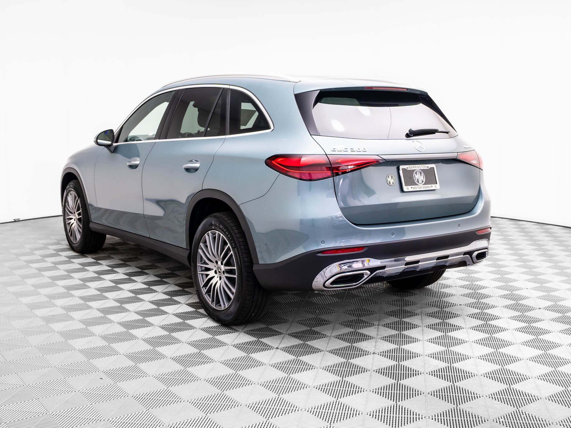 Used 2026 Silver Mercedes-Benz GLC 300 image 3
