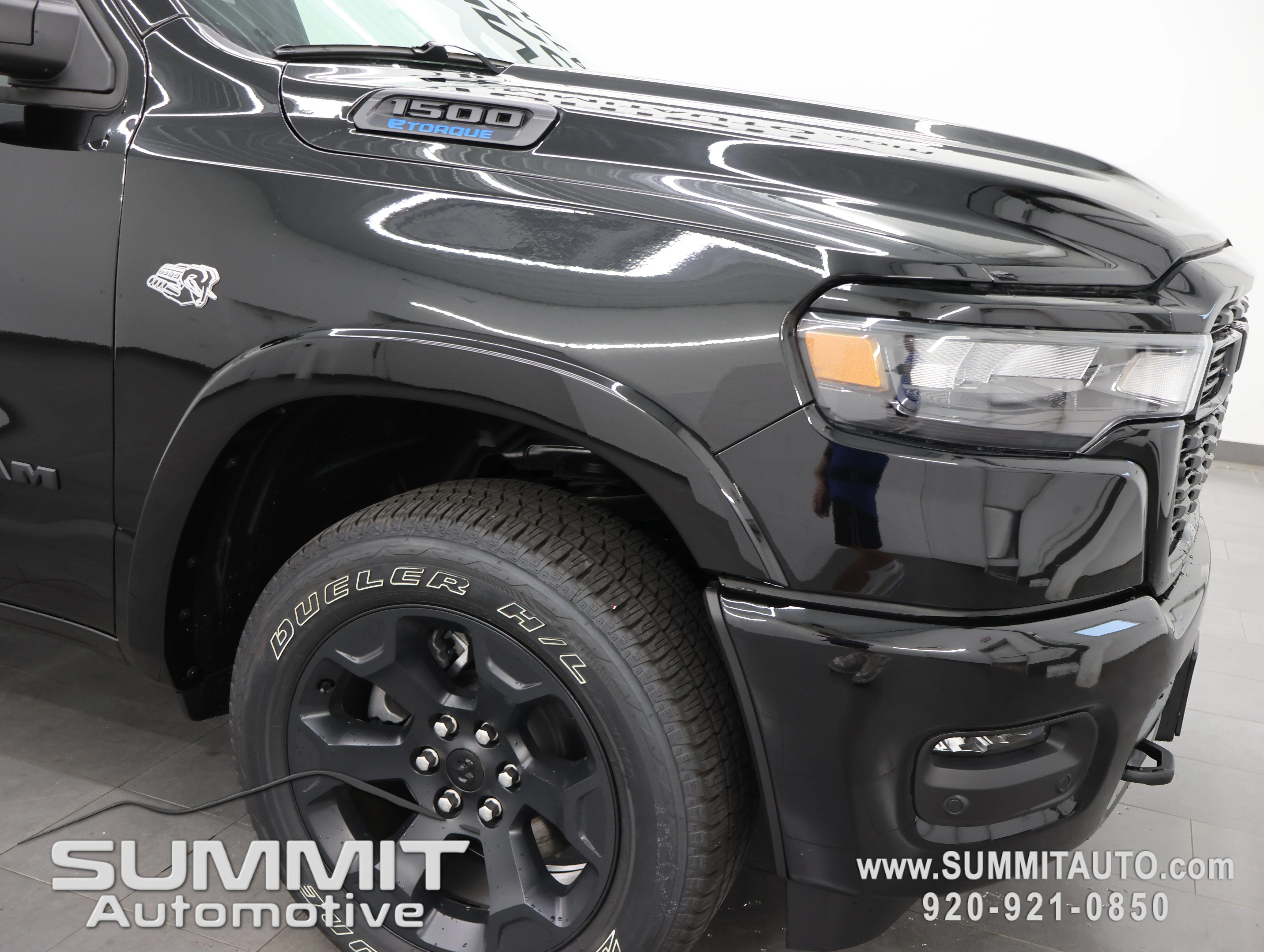 New 2026 Diamond Black Crystal Pearl-Coat Exterior Paint RAM Big Horn/Lone Star image 24