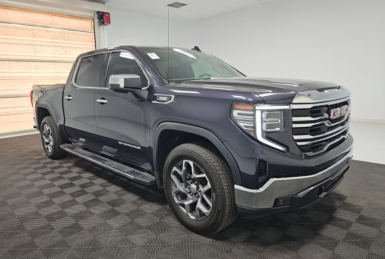 2025 GMC Sierra 4WD Crew Cab Short Box SLT's photo