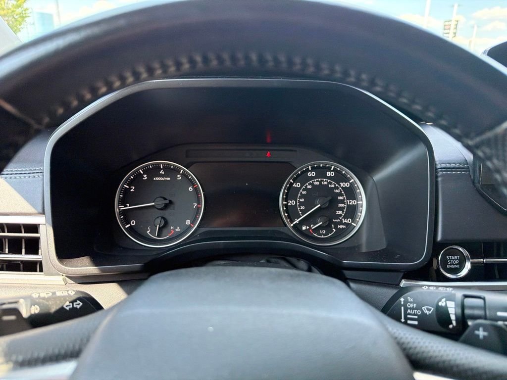 Used 2024 Silver Mitsubishi SE image 18