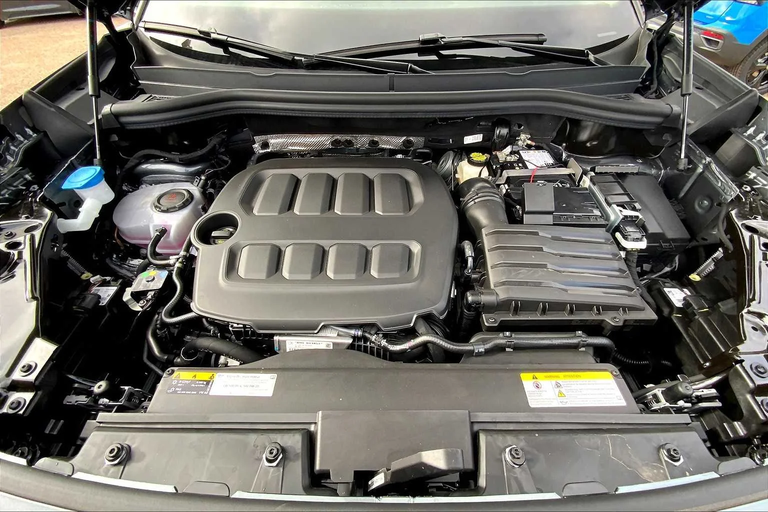 2025 Volkswagen Tiguan SE - Photo 16