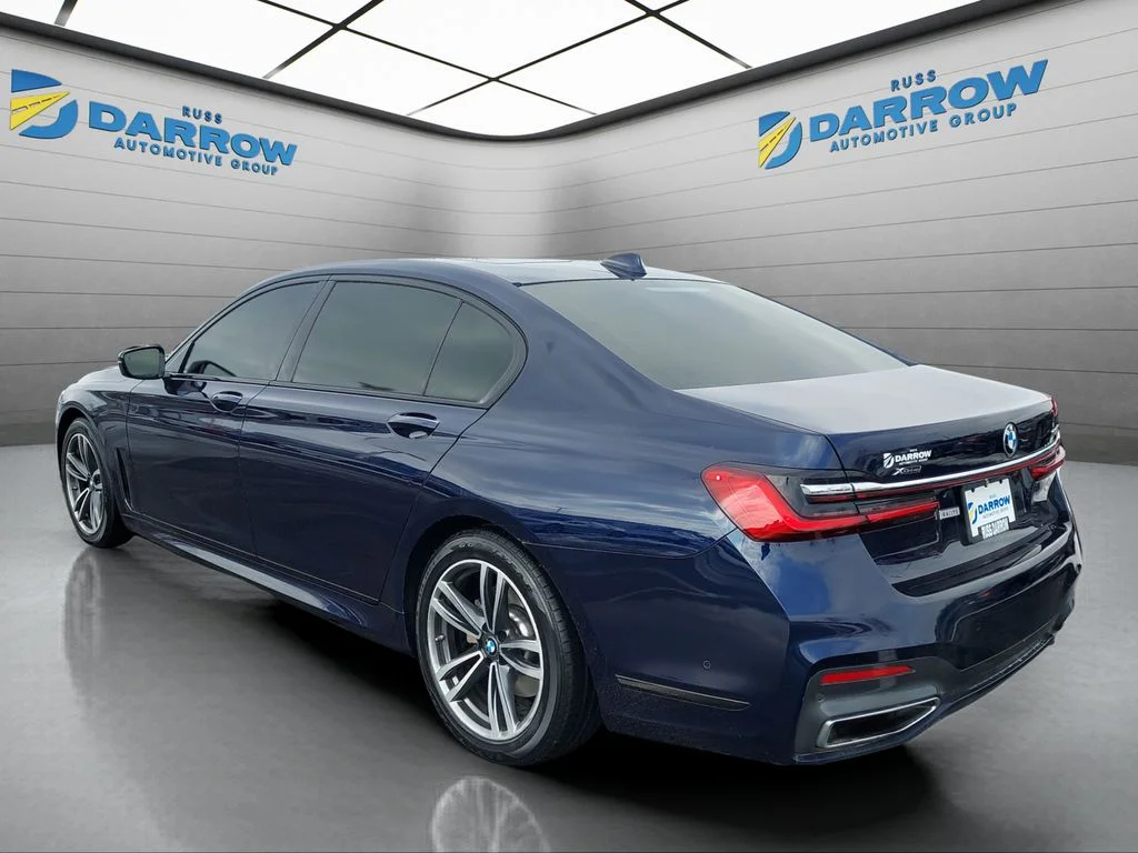 Used 2022 Blue BMW 740i xDrive image 3
