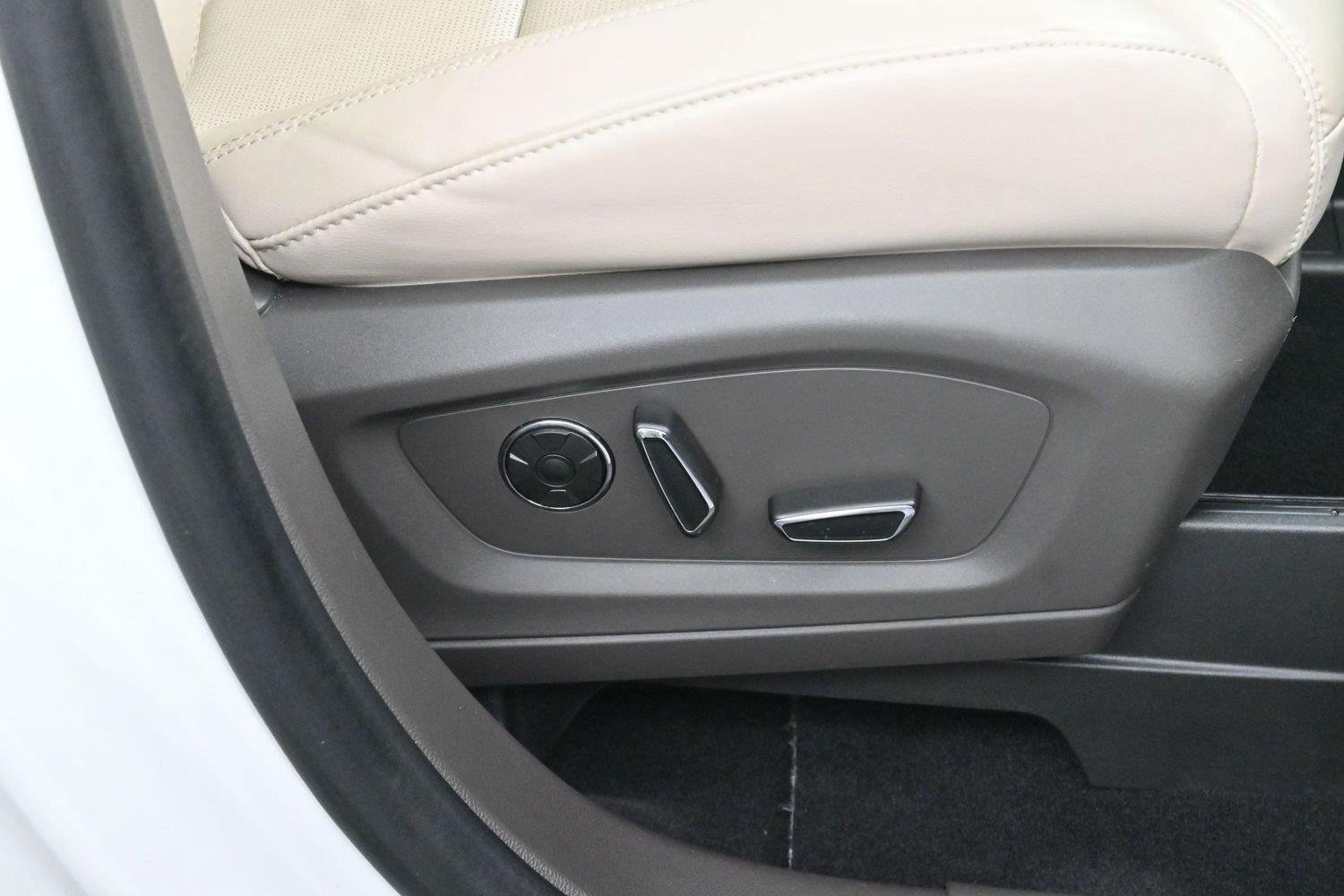 Used 2020 Star White Metallic Tri-Coat Ford Platinum image 34