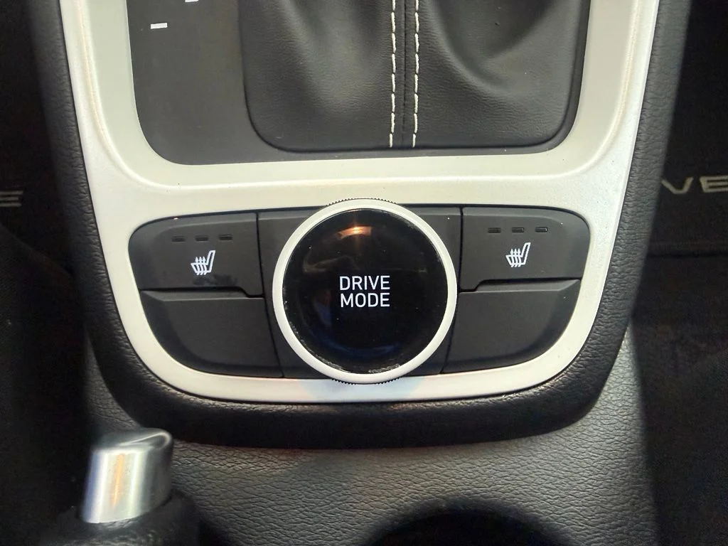 Used 2022 Red Hyundai Limited image 39