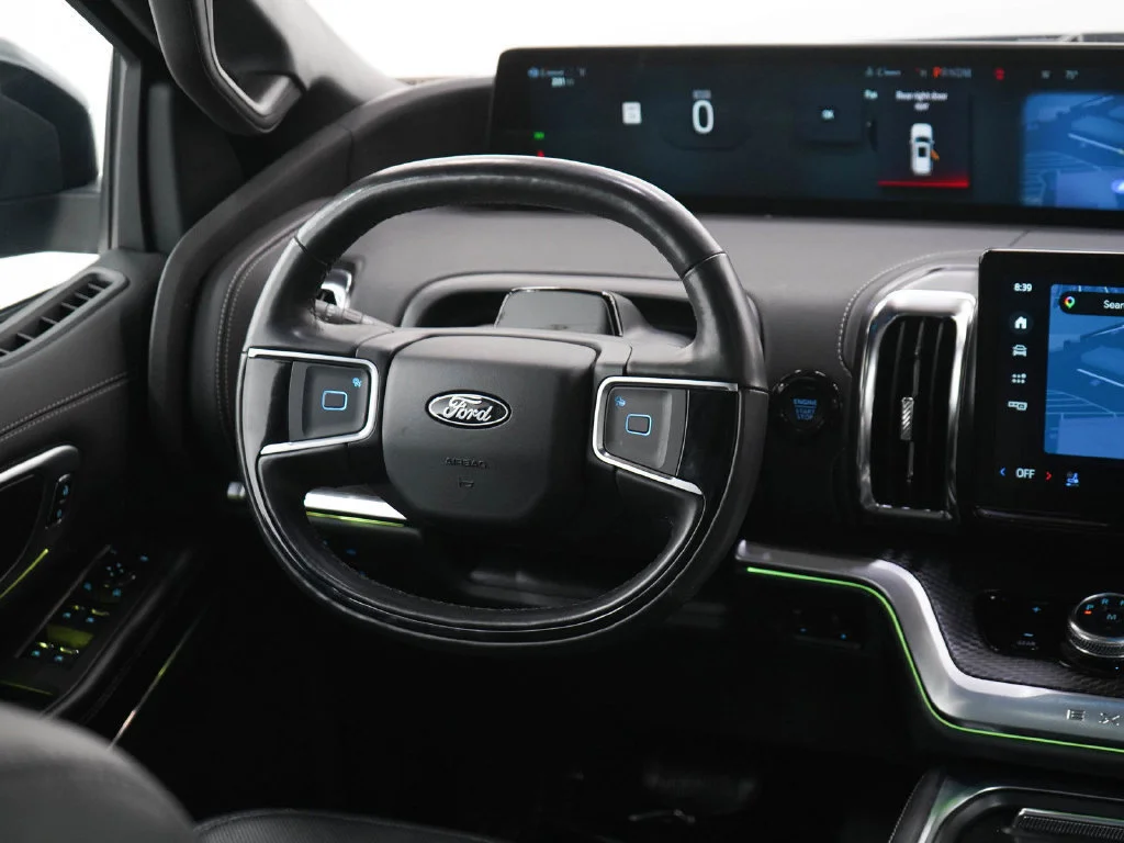 Used 2025 Agate Black Metallic Ford Platinum image 15
