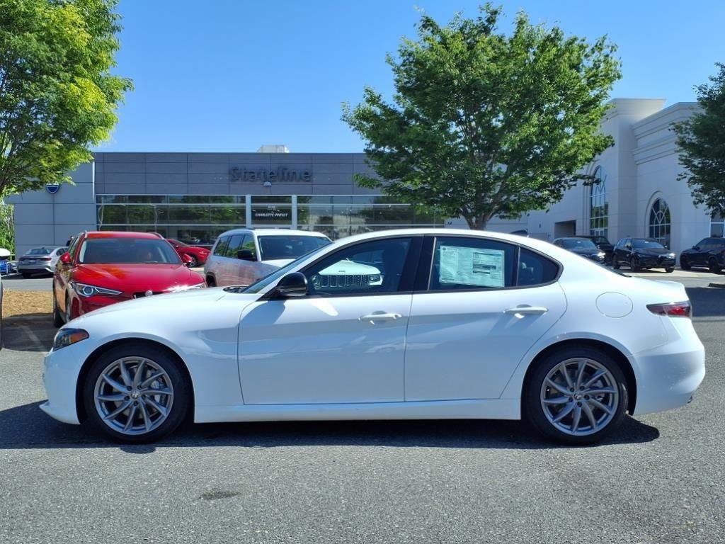 2025 Alfa Romeo Giulia Base - Photo 18