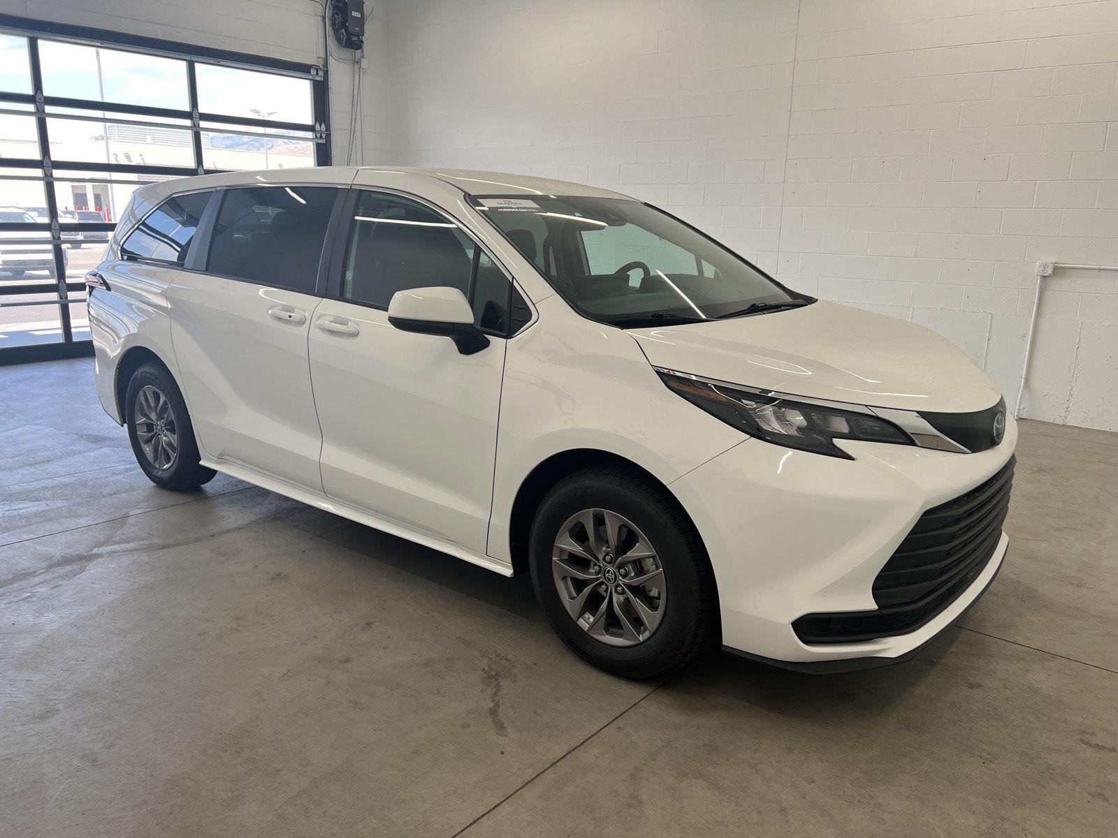 Used 2025 Ice Cap Toyota LE image 5