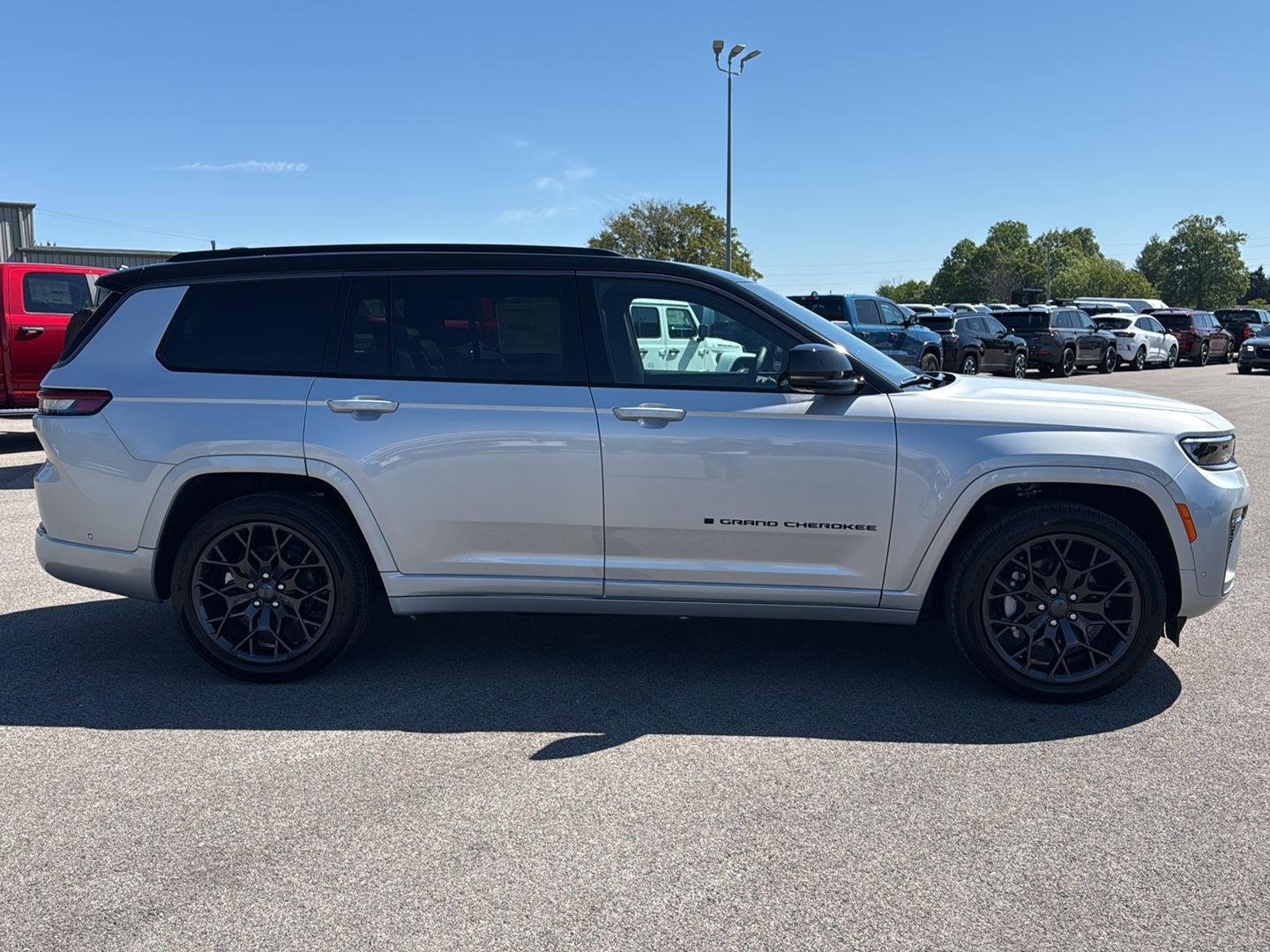 New 2026 Silver Zynith Exterior Paint Jeep Summit image 9