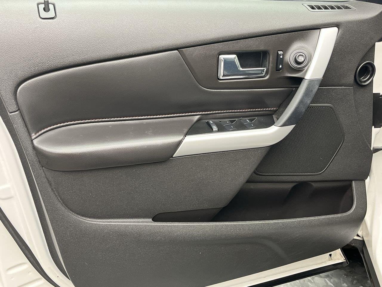 Used 2014 White Platinum Metallic Tri-Coat Ford Limited image 9