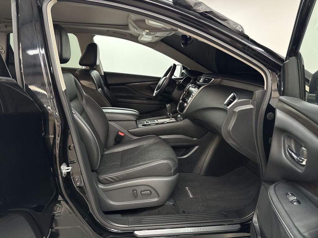 Used 2020 Super Black Metallic Nissan Platinum image 18