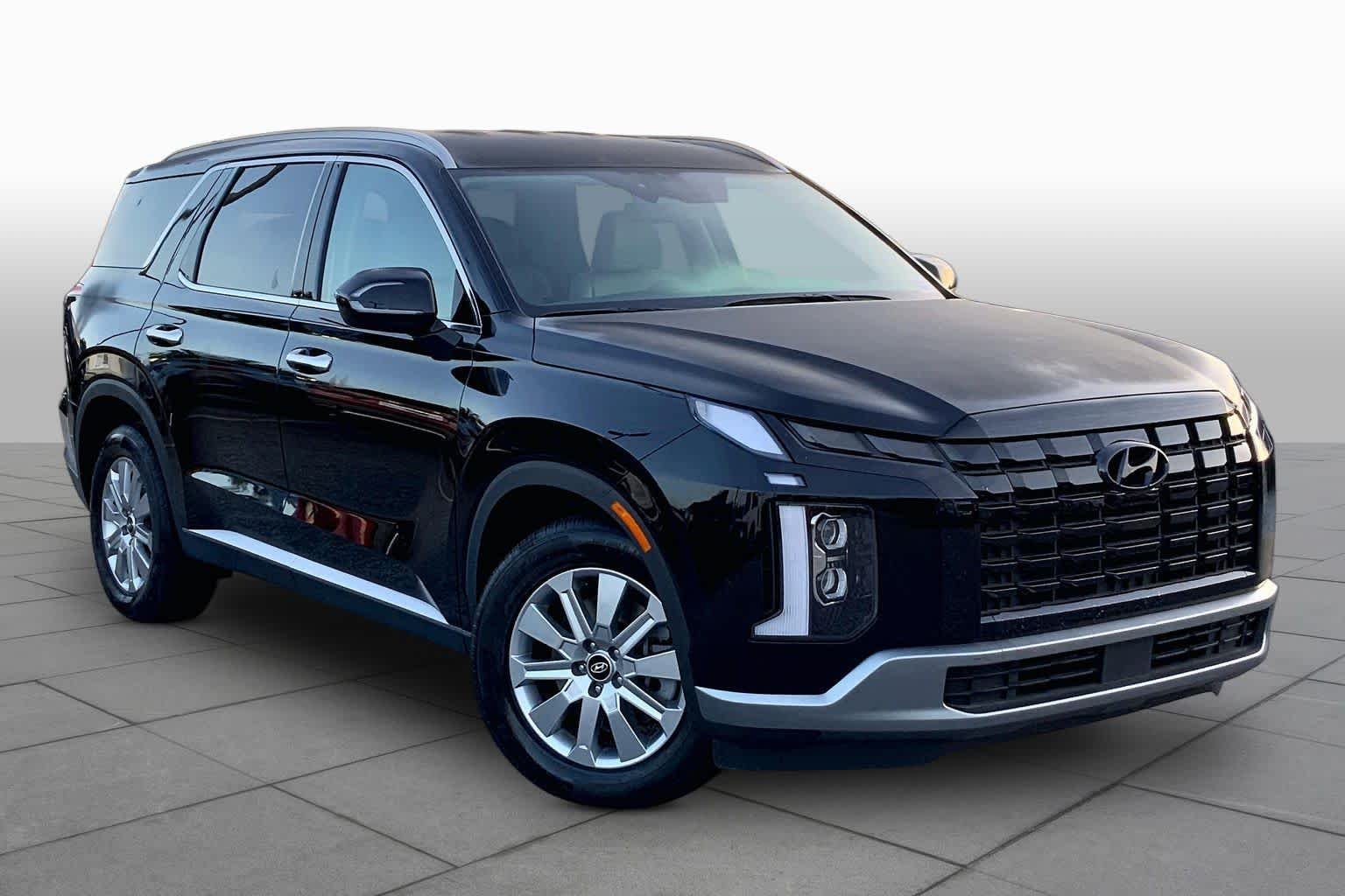 Used 2025 Abyss Black Pearl Hyundai SEL image 3