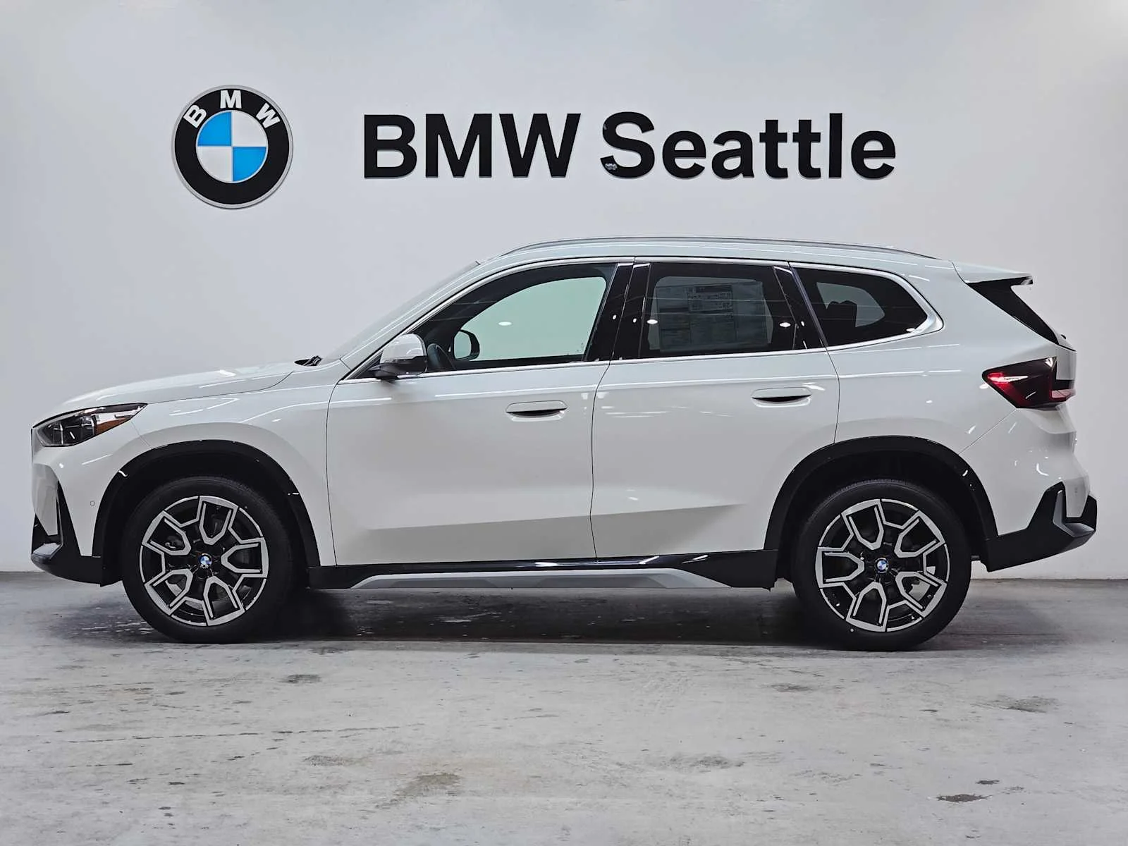 New 2026 Alpine White BMW xDrive28i image 3