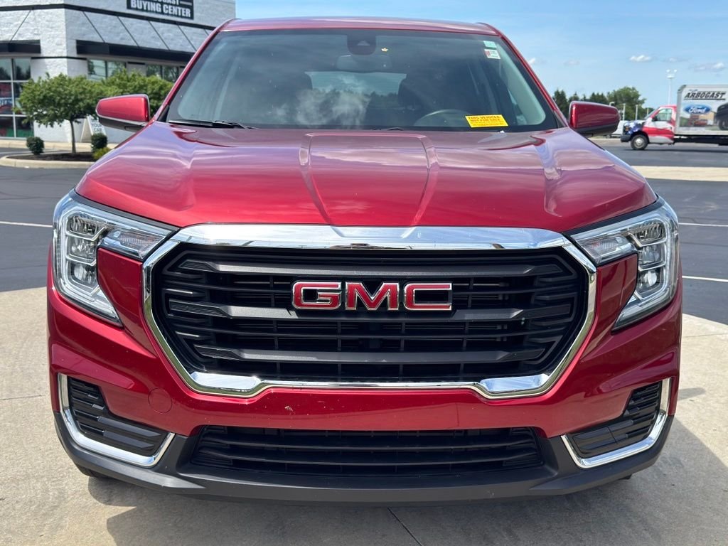 Used 2023 Volcanic Red Tintcoat GMC SLE image 2