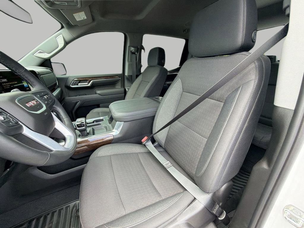Used 2025 White GMC Elevation image 18