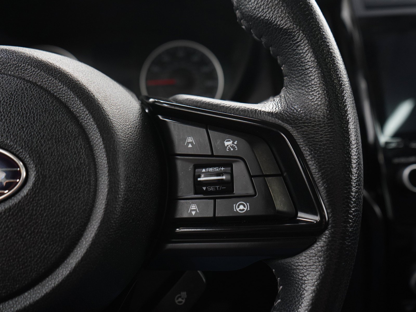 Used 2022 Ice Silver Metallic Subaru Onyx Edition image 26