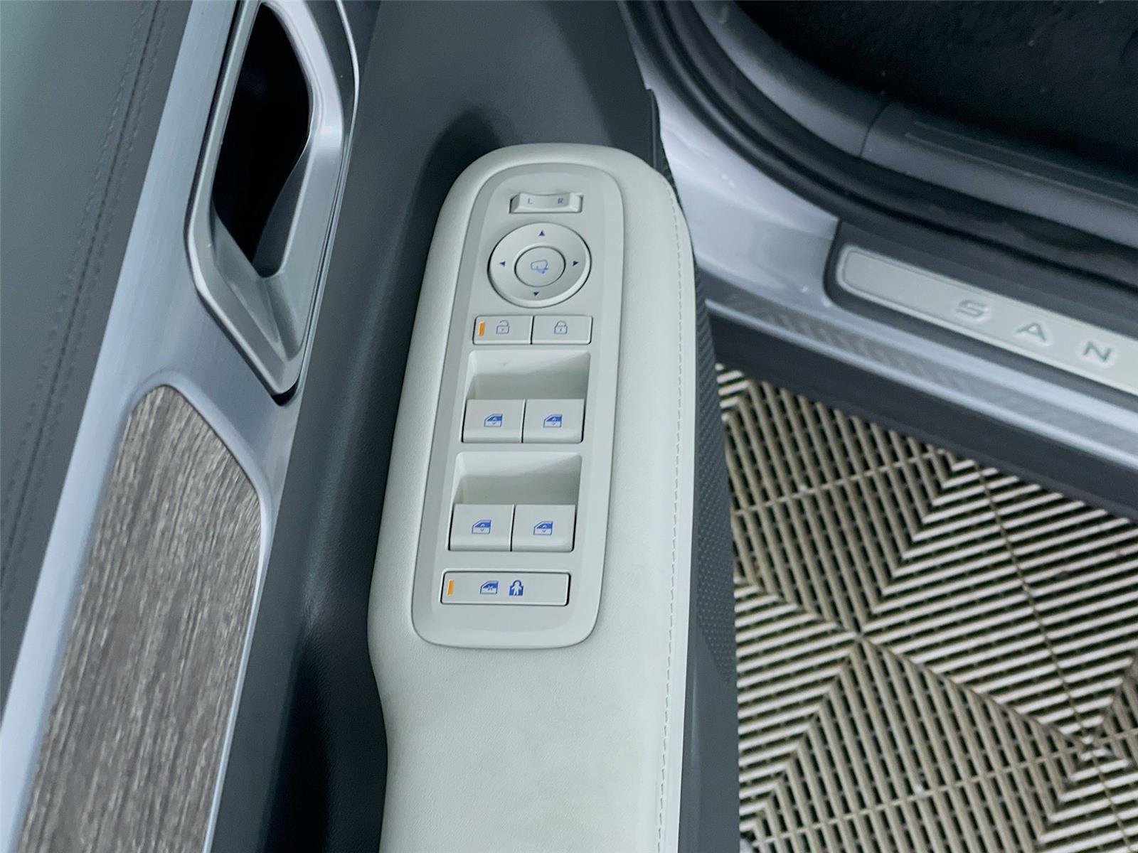 Used 2024 Shimmering Silver Hyundai Calligraphy image 18